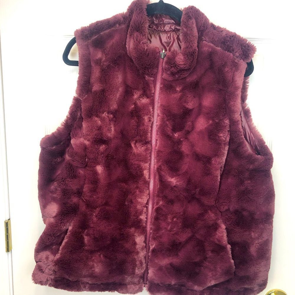 Faux fur burgundy reversible winter vest, size large - Picture 1 of 9
